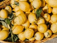 It belongs to the citrus fruit family. (Image via Unsplash/ Sarah Elizabeth)